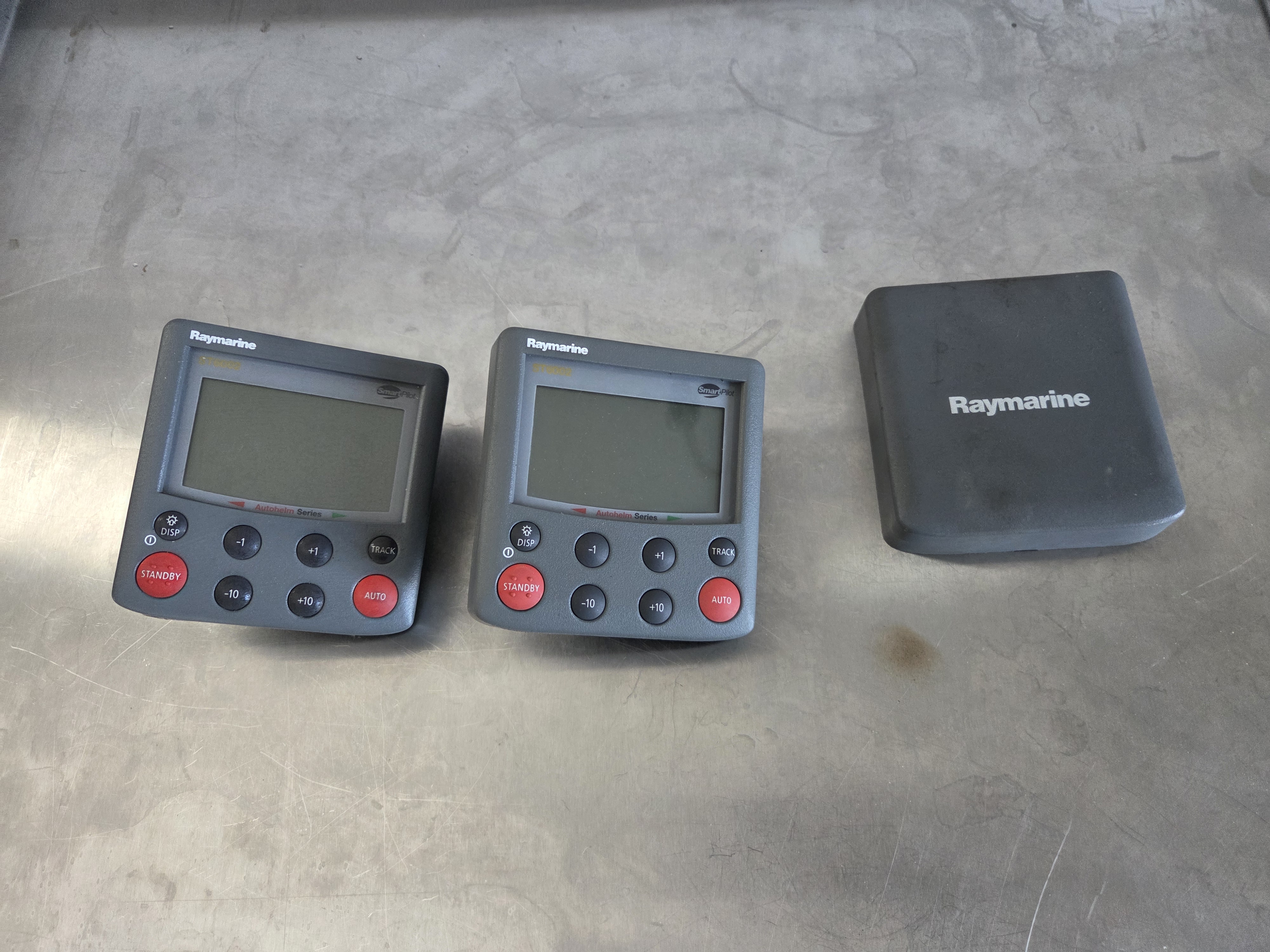 DISPLAY KAUTOPILOTOJ