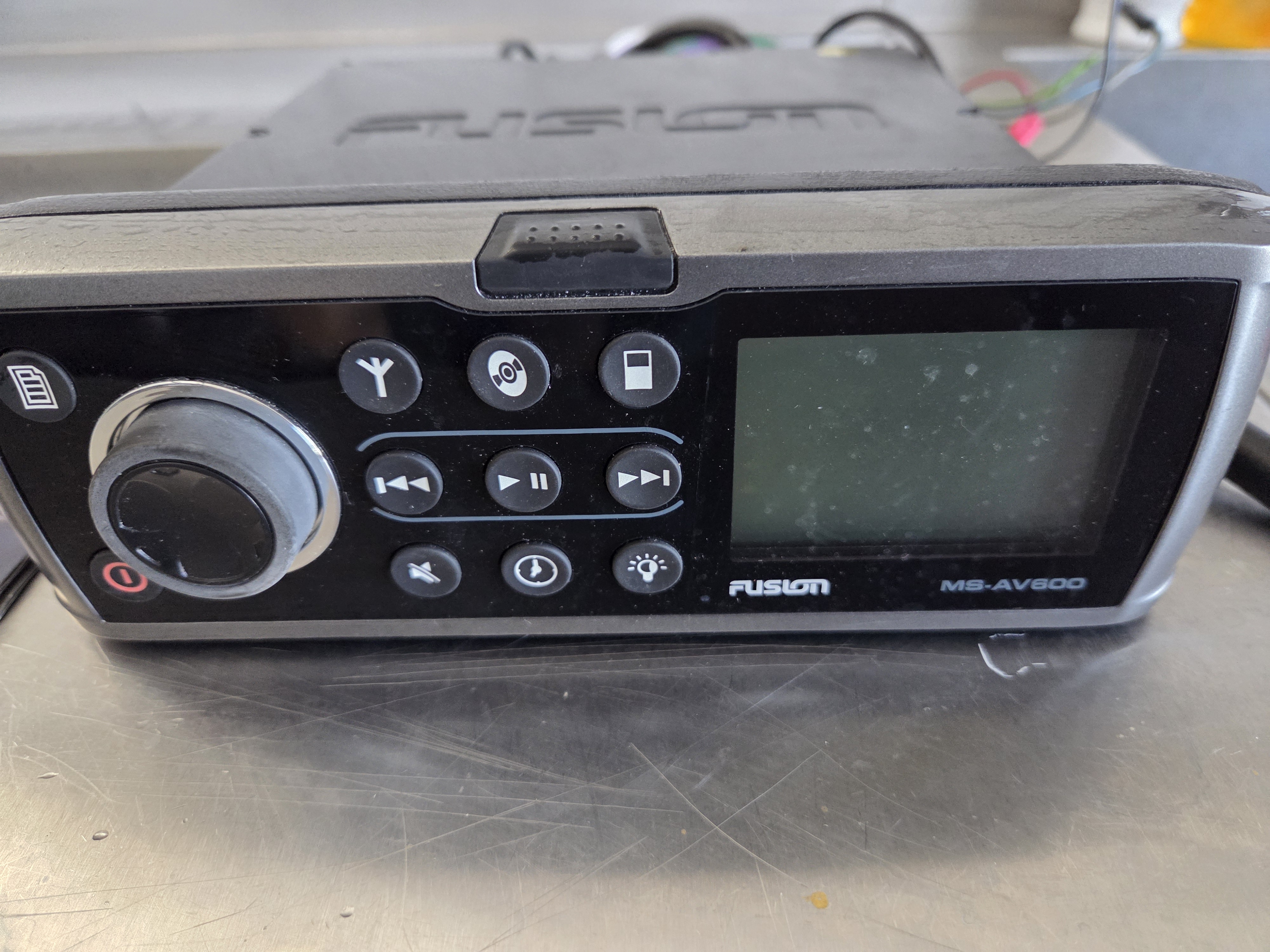 RADIO FUSION MS AV600