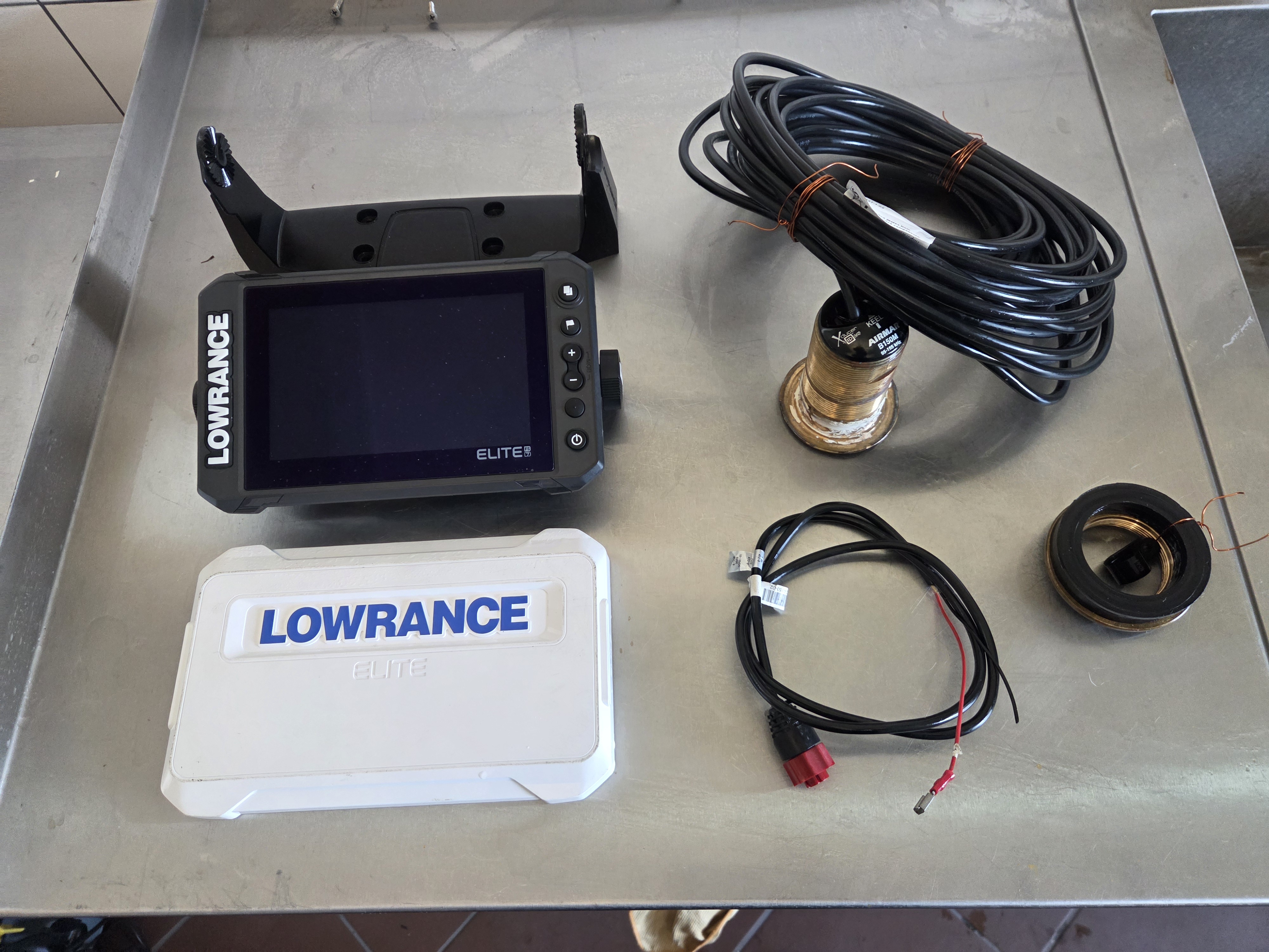 LOWRANCE ELITE FS 7+SONDA AIRMAR B150M 20 STUPNU